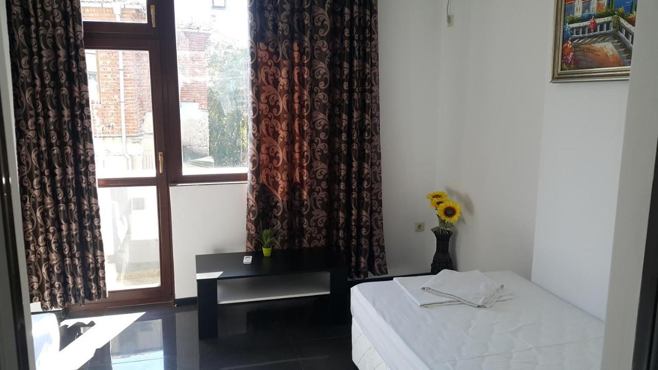 Central Beach Guest Rooms بورغاس المظهر الخارجي الصورة